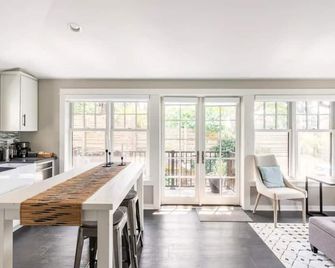 Fremont cottage w/garage, light-filled, walkable - Seattle - Cocina