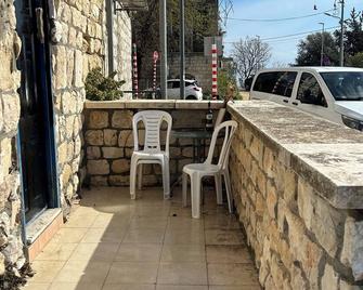 Classic Tzfat Tzimmer above HaAri and views of Meron - Zefat - Balcón