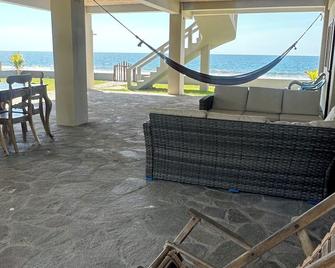 breath taken ocean views, just 25 minutes away from the airport. - San Luis Talpa - Patio