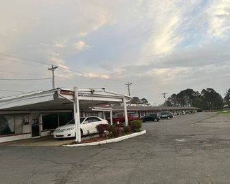 Capri Inn Little Rock Benton I-30 - Benton - Building