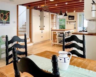 Dog friendly! Steps to the beach, boardwalk and town! - Asbury Park