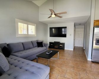 Lakeview New Orleans Gem 3 bedroom home with pool - Nueva Orleans - Sala de estar