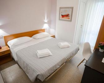 Hotel Mon Pays - Rimini - Bedroom