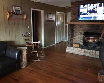 Bearidise Hot Tub, Fireplace, Near Asheville, View, Fire Pit, Wifi, Pet Friendly - Candler - Olohuone