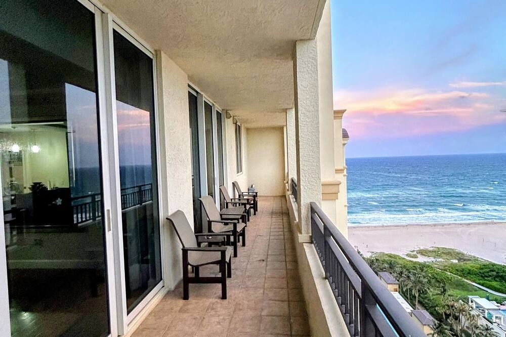 3 bedroom Luxurious Presidential Penthouse ,Ocean View + 5 star Resort Amenities - Palm Beach Shores - Balcon