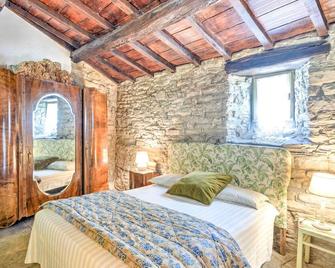 Apartment in the Historic Medieval Village of Serignana With Pool and Garden - San Godenzo - Habitación