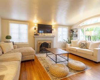 Dreamy Spanish Style North Park Home w/ Hot Tub - San Diego - Sala de estar