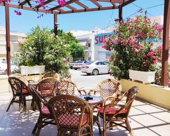 Titania Hotel Karpathos - Karpathos - Patio