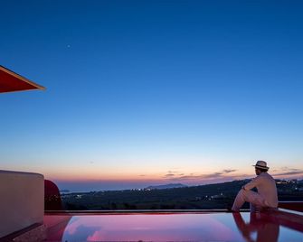 Art Hotel Santorini - Pyrgos Kallistis - Balkon