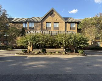 Wingate by Wyndham Utica - Utica - Bygning