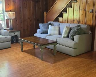 Gorgeous 4-bedroom house in Middlesboro KY with WiFi, AC. Minutes from LMU - Middlesboro
