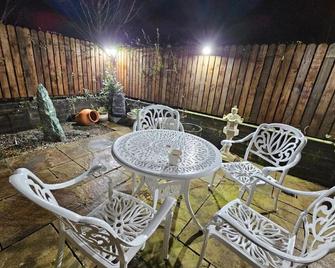 Central Westport Town House - Westport - Patio