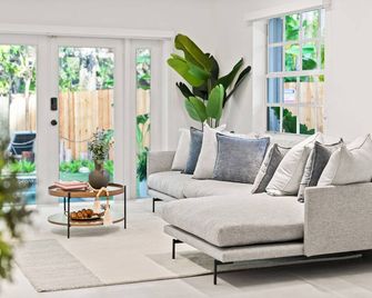 Family Fun Haven Pool, Mini Golf and More L78 - Miami Springs - Sala de estar