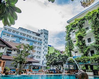 Sutus Court 3 - Pattaya - Piscina