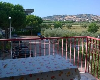100 meters from the sea in the name of family relaxation - Martinsicuro - Balkon