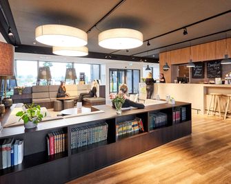 أيربورت هوتل، بيلاند - بيلوند - بار