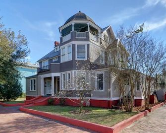 Eichberg's Suite, Historic | Steps to Forsyth Park - Savannah - Bygning