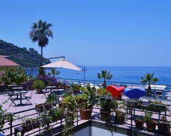 لو سيرين سيلا - سيلا - شرفة