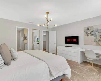 Luxurious 5br W Pool, Spa, Game Room & Bbq Grill - Poinciana - Habitación