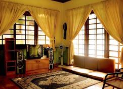 Villa Kota Bunga Ade - Cipanas - Living room