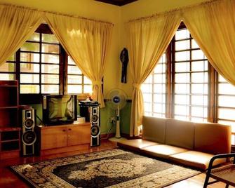 Villa Kota Bunga Ade - Cipanas - Salon