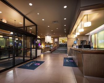 Coast Bastion Hotel - Nanaimo - Lobby
