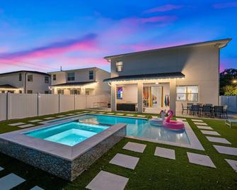 New-6br Discovilla- Sleeps16 Heated Pool More - Tampa - Piscine