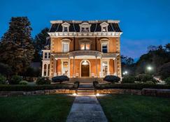 Steele Mansion - Painesville - Building