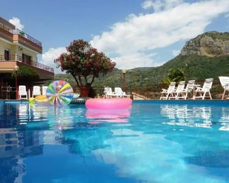 Residence Green Park - Ventimiglia - Piscina