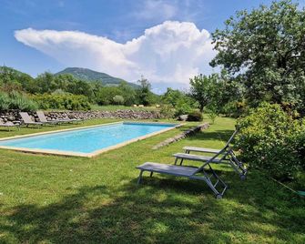 Charming house suitable for large families with swimming pool in a preserved site - Saint-Martin-sur-Lavezon - Pool