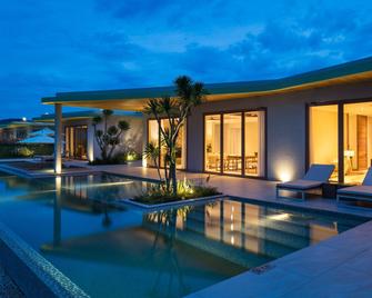 Flc Luxury Resort Quy Nhon - Qui Nhon - Pool
