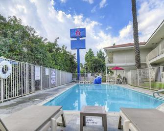 Motel 6 Chino Los Angeles Area - Chino - Pool
