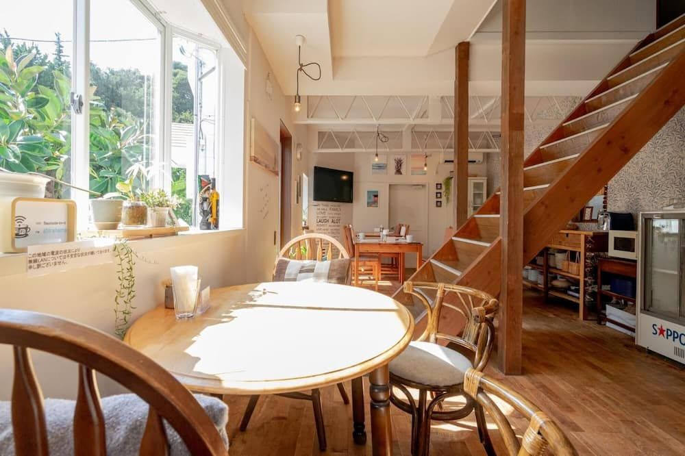 بيتش سايد إن شيراهاما - ايزو - غرفة طعام