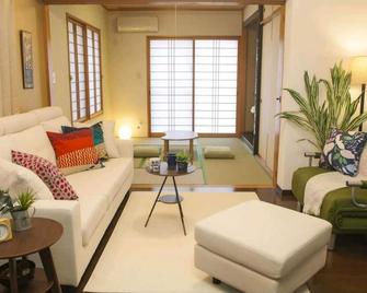 Near the Awase fishing port You can eat fresh fis / Okinawa Okinawa - Okinawa - Living room