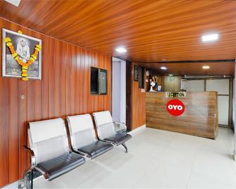 Hotel O Spotlight - Mumbai - Front desk