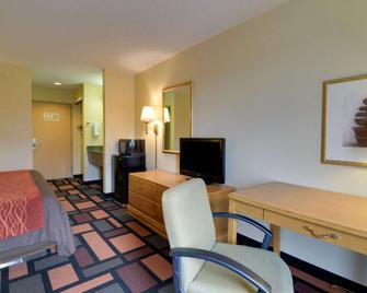 Quality Inn and Suites Malvern - Malvern - Вітальня