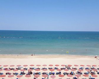 Hotel Spiaggia D'Oro - Marotta - Strand