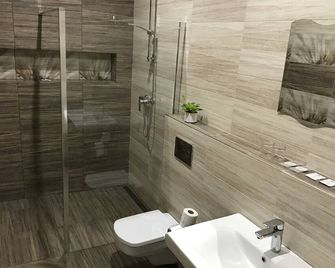 Hotel Hubert Nové Zámky - Nové Zámky - Baño