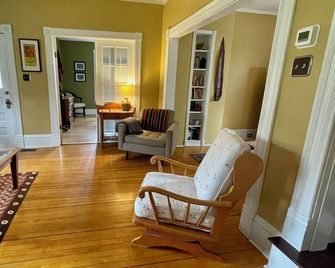 Artful & Inviting 1880's historic Stillwater home - Stillwater - Sala de estar