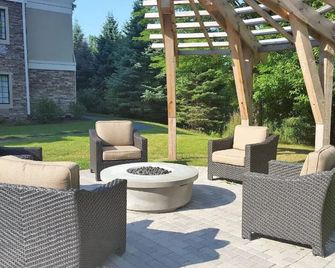 Staybridge Suites Chicago - Lincolnshire By IHG - Lincolnshire - Patio