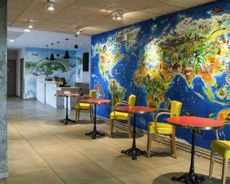 ibis budget Aéroport Lyon-Saint-Exupéry - Colombier-Saugnieu - Building