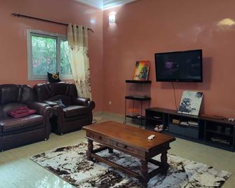 Spacious 2br/2ba Modern Apartment - Thiès - Living room