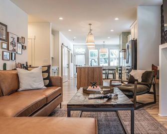 The Cowboy - Southern Pines - Living room
