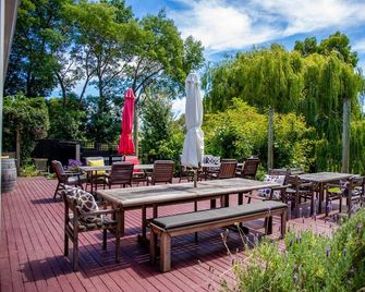 Spacious Country Home - A Place For Family, Friends Or Colleagues To Gather.. - Martinborough - Patio