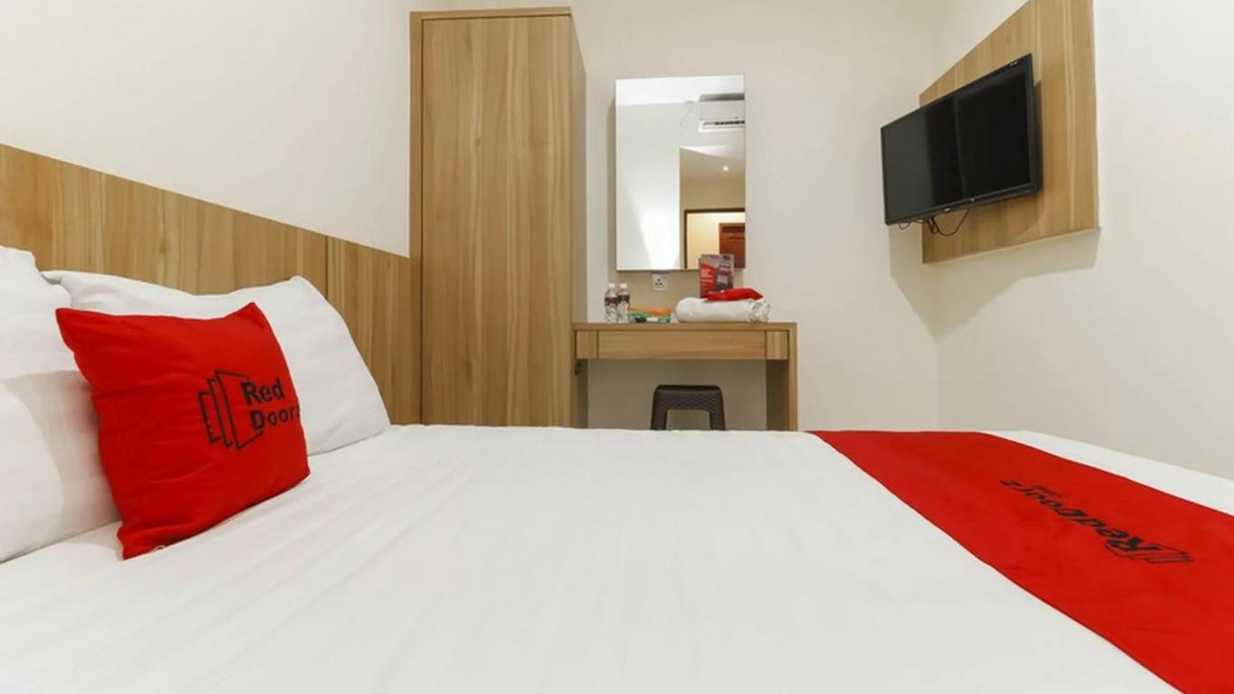 RedDoorz @ Nagoya Indah