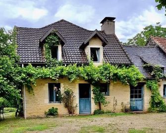 4 bedrooms 2 bathrooms 10 people, with pool and large garden beautifully decorated - Coly - Edificio