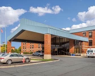 Comfort Inn Cleveland Airport - Middleburg Heights - Building