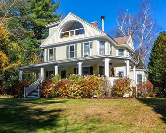 Gorgeous Mountain View in Manchester, Shopping, Dining, Spa. 5 min walk to town. - Manchester - Building