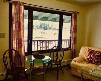 Captain's Quarters - Reduced Price Tours! - Juneau - Living room