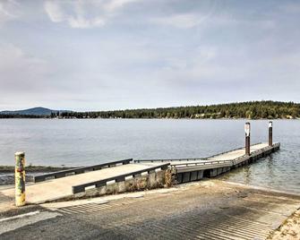 Diamond Lake Home with Dock Close to 2 Ski Resorts! - Newport - Beach